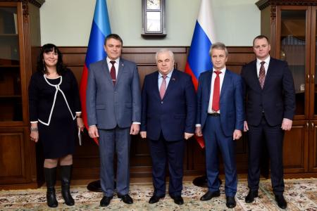 Делегация КПРФ во главе с К.К Тайсаевым в преддверии Нового 2021 года посетила Луганскую Народную Республику