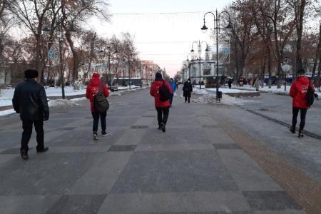Саратовские коммунисты и комсомольцы поздравили горожан с наступающими новогодними праздниками