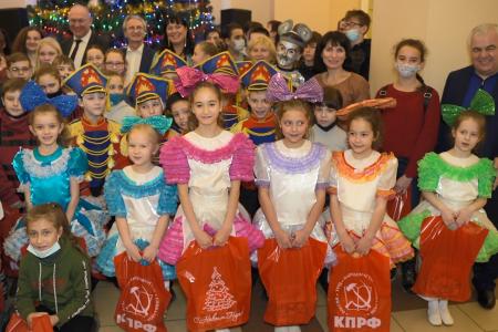 В канун Нового года на Донбасс был отправлен девяностый гуманитарный караван КПРФ