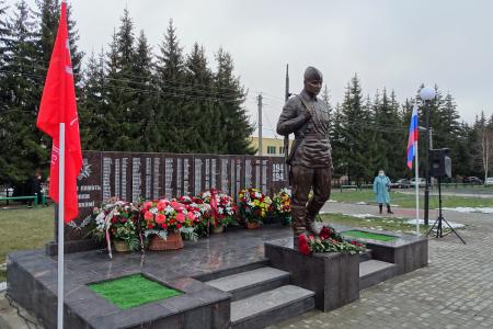 Орловская область. Памятник солдату