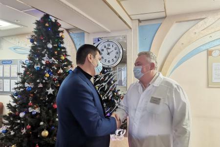 Тульские депутаты-коммунисты поздравили маленьких пациентов детской областной больницы с наступающим Новым годом