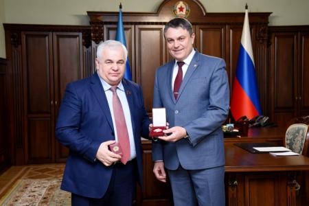 Делегация КПРФ во главе с К.К Тайсаевым в преддверии Нового 2021 года посетила Луганскую Народную Республику