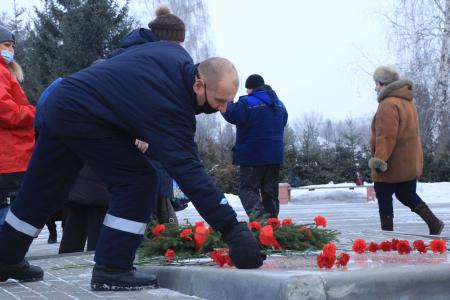 В Омске в Старом Кировске прошло традиционное возложение венков и цветов к памятнику павшим участникам Куломзинского восстания