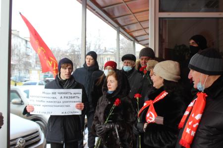 Сталинградские коммунисты провели памятные акции  в честь Дня рождения И.В. Сталина