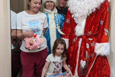 Московская область. Подмосковные коммунисты дарят радость детям в канун Нового года