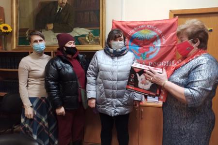 Московская область. Жительницы Подольска поблагодарили депутата-коммуниста А.А. Наумова за заботу о них