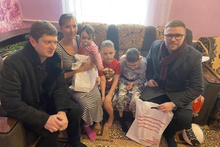 Краснодарский край. Коммунисты проводят новогоднюю благотворительную акцию