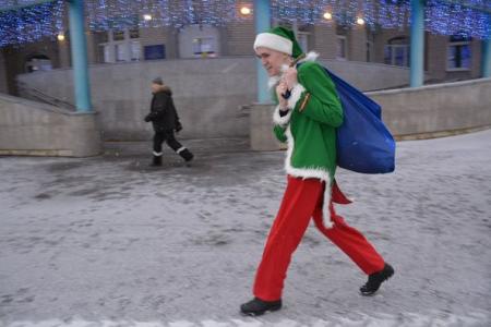 Санкт-Петербург. Активисты КПРФ и женского движения пришли в детский дом с подарками
