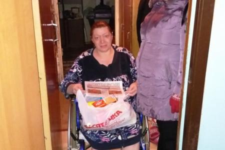 Ярославские коммунисты вручили продуктовые наборы нуждающимся семьям