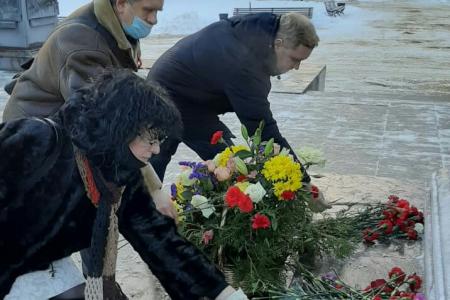 Коммунисты Великого Новгорода приняли участие в памятных мероприятиях, посвящённых 77-й годовщине освобождения города от немецко-фашистских захватчиков