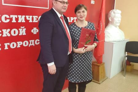 Тюменская область. Депутат-коммунист Юрий Юхневич вручил награды заслуженным тоболякам