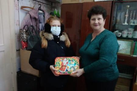 Нижегородская область. Активисты КПРФ и женской организации «Надежда России» при поддержке депутата Владимира Блоцкого подарили две тысячи подарков детям