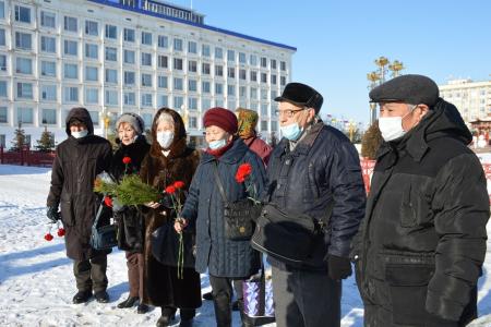 «Ленин – для всех родной человек!». Коммунисты Калмыкии почтили память В.И. Ленина