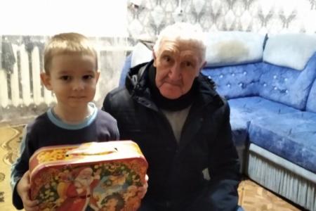 Нижегородская область. Активисты КПРФ и женской организации «Надежда России» при поддержке депутата Владимира Блоцкого подарили две тысячи подарков детям