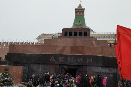 Возложение цветов к памятнику Ленину в Перми