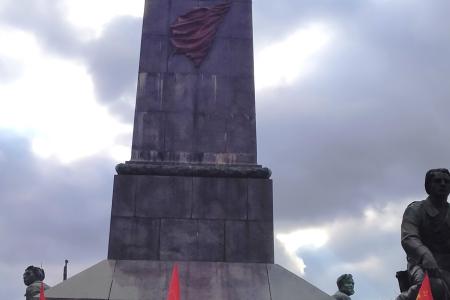 Севастопольские коммунисты и комсомольцы почтили память В.И. Ленина