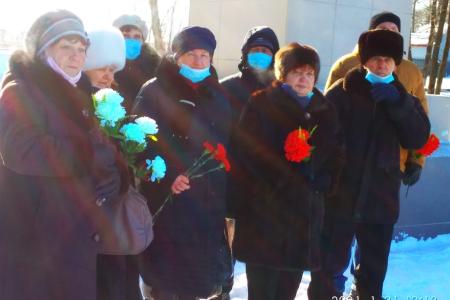 «Ленин — жил, Ленин — жив, Ленин — будет жить!». Коммунисты Амурской области почтили память вождя мирового пролетариата