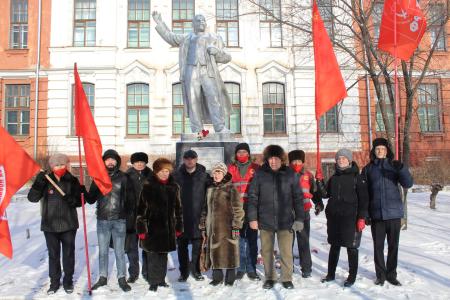 «Ленин — жил, Ленин — жив, Ленин — будет жить!». Коммунисты Амурской области почтили память вождя мирового пролетариата