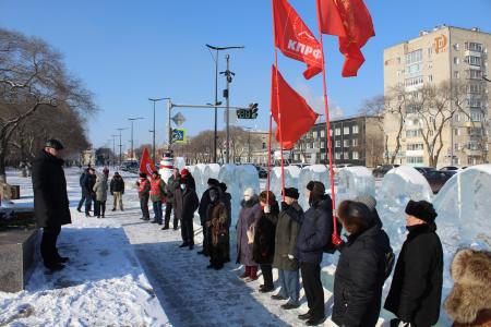 «Ленин — жил, Ленин — жив, Ленин — будет жить!». Коммунисты Амурской области почтили память вождя мирового пролетариата