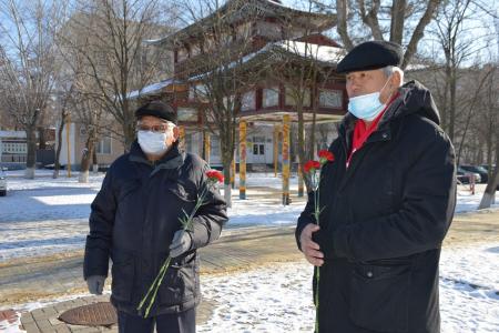 «Ленин – для всех родной человек!». Коммунисты Калмыкии почтили память В.И. Ленина