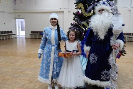 Нижегородская область. Активисты КПРФ и женской организации «Надежда России» при поддержке депутата Владимира Блоцкого подарили две тысячи подарков детям