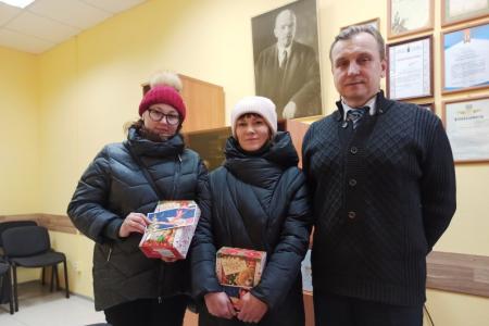 Ярославская детвора получила новогодние подарки от КПРФ