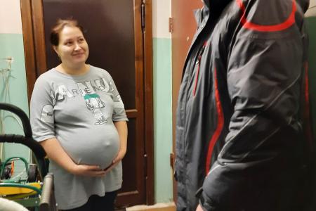 Ярославские коммунисты вручили продуктовые наборы нуждающимся семьям