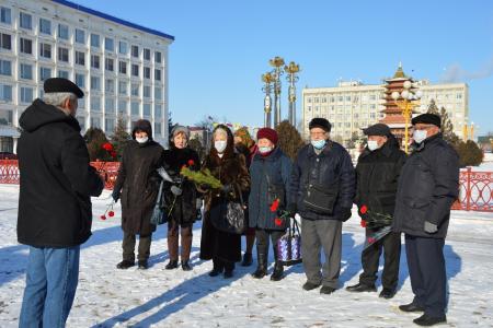 «Ленин – для всех родной человек!». Коммунисты Калмыкии почтили память В.И. Ленина