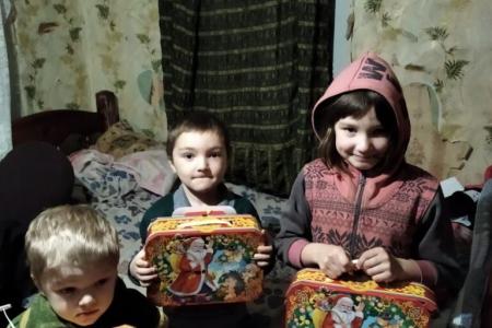 Нижегородская область. Активисты КПРФ и женской организации «Надежда России» при поддержке депутата Владимира Блоцкого подарили две тысячи подарков детям