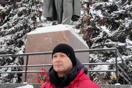 В день памяти В.И. Ленина коммунисты Чувашии возложили цветы к памятникам основателю Советского государства