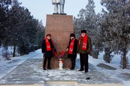 «Ленин – для всех родной человек!». Коммунисты Калмыкии почтили память В.И. Ленина