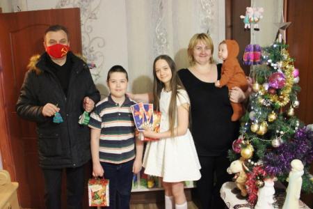 Ярославская детвора получила новогодние подарки от КПРФ