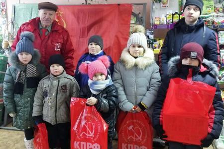 Подарки – всем детям ивановских коммунистов