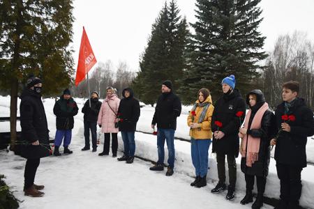 Ивановские коммунисты почтили память жертв блокады Ленинграда