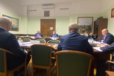 Николай Харитонов призвал профильный комитет Госдумы внимательно отнестись к вопросу драпировки мавзолея во время проведения военных парадов