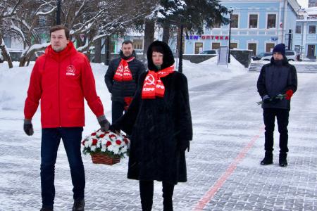 Возложение цветов к памятнику Ленину в Перми