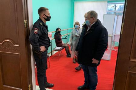 Московская область. Секретарь МК КПРФ Александр Наумов посетил избирательные участки в Коломне