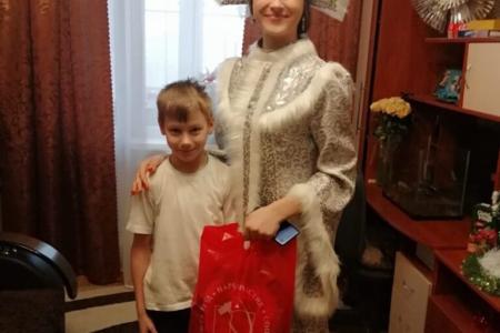 Нижегородская область. Активисты КПРФ и женской организации «Надежда России» при поддержке депутата Владимира Блоцкого подарили две тысячи подарков детям