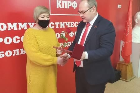 Тюменская область. Депутат-коммунист Юрий Юхневич вручил награды заслуженным тоболякам