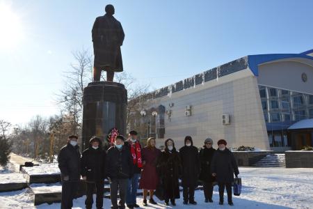 «Ленин – для всех родной человек!». Коммунисты Калмыкии почтили память В.И. Ленина