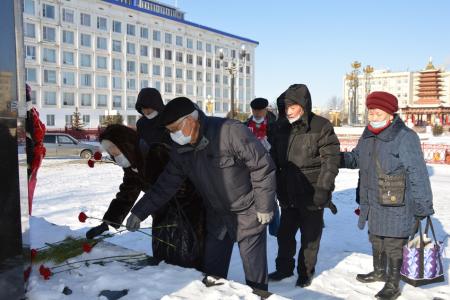 «Ленин – для всех родной человек!». Коммунисты Калмыкии почтили память В.И. Ленина