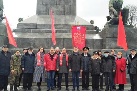 Севастопольские коммунисты и комсомольцы почтили память В.И. Ленина