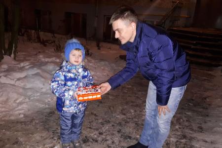 Московская область. Праздничные рабочие дни МК КПРФ - дарить радость детям