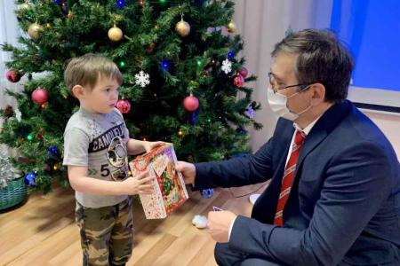 Ярославская детвора получила новогодние подарки от КПРФ