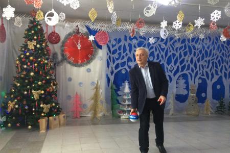 Краснодарский край. Коммунист-депутат Госдумы Н.И. Осадчий вручил подарки специальным школам в Тбилисском и Кавказском районах