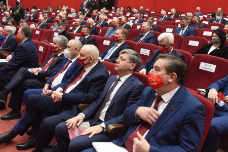 В подмосковных Снегирях открылся XIII Пленум ЦК КПРФ