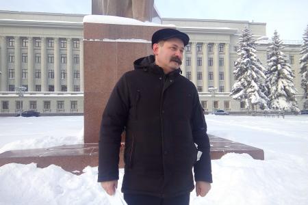 Кировские коммунисты возложили цветы к памятникам В.И. Ленину