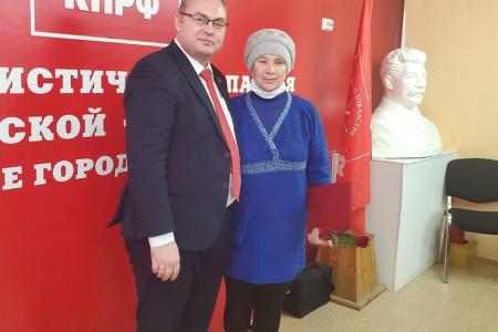 Тюменская область. Депутат-коммунист Юрий Юхневич вручил награды заслуженным тоболякам