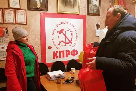 Лидер ивановских коммунистов поздравил партийный актив области с новогодними праздниками