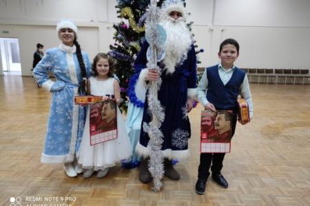 Нижегородская область. Активисты КПРФ и женской организации «Надежда России» при поддержке депутата Владимира Блоцкого подарили две тысячи подарков детям